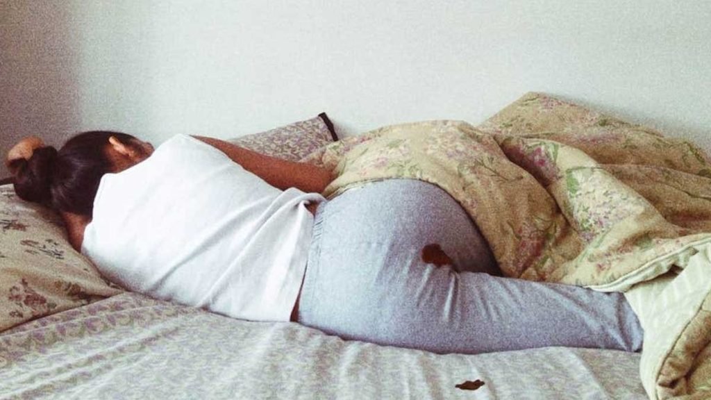 पीरियड्स में दर्द हो रहा है तो क्या करें By Jeevan Ayurveda